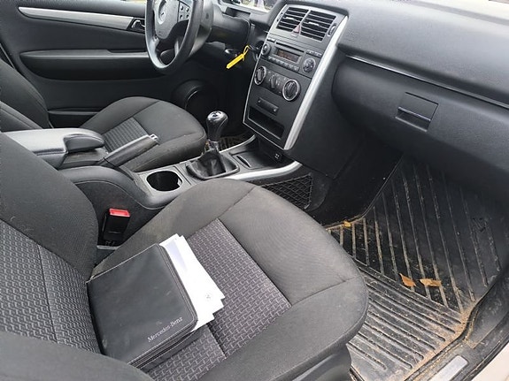 Mercedes-Benz B170 10 of 10