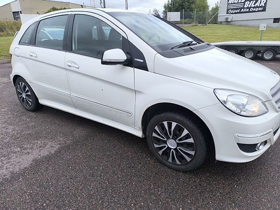 Mercedes-Benz B170 3 of 10