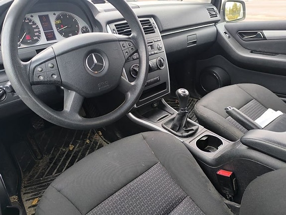 Mercedes-Benz B170 6 of 10