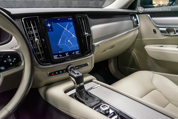 Volvo V90 23 of 28