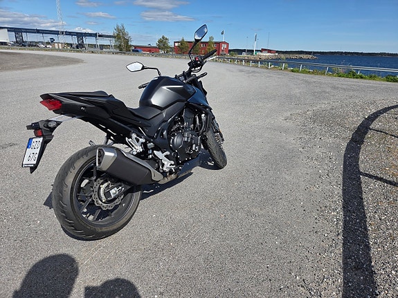 Honda CB750 Hornet  E-Clutch 4 of 5