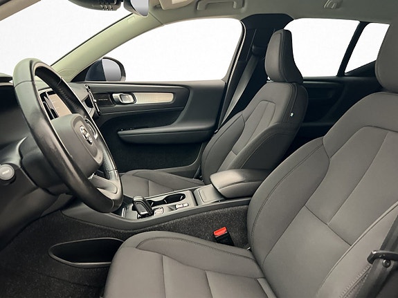 Volvo XC40 12 of 30
