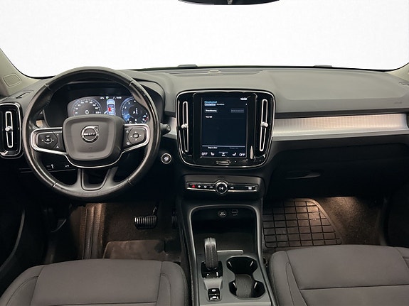 Volvo XC40 13 of 30