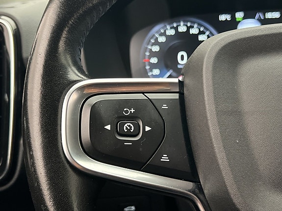 Volvo XC40 15 of 30