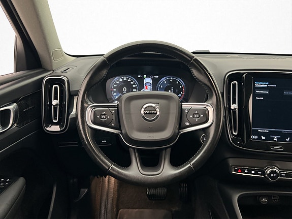 Volvo XC40 14 of 30