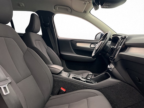 Volvo XC40 30 of 30