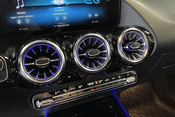 Mercedes-Benz EQA300 13 of 19