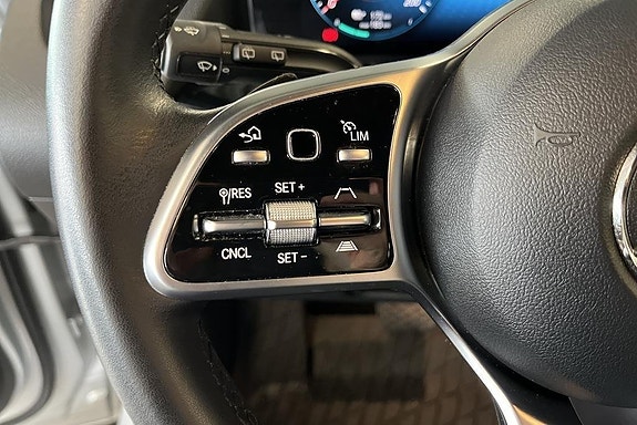 Mercedes-Benz EQA300 18 of 19