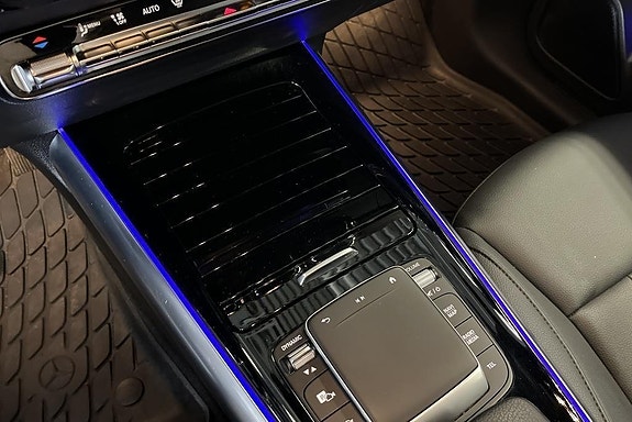 Mercedes-Benz EQA300 12 of 19