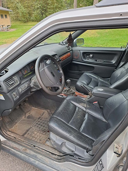 Volvo XC70 2 of 6