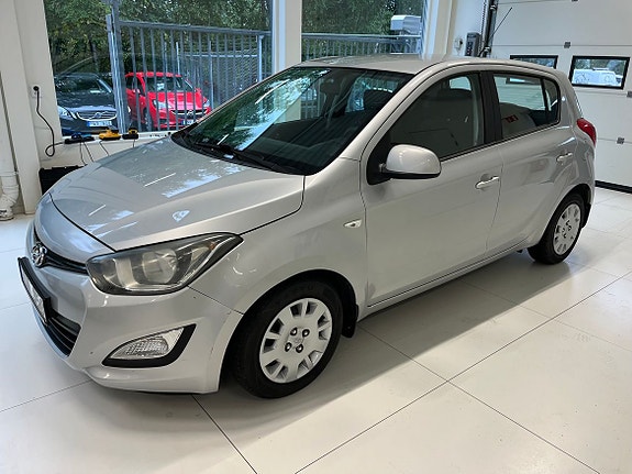 Hyundai i20 2 of 8