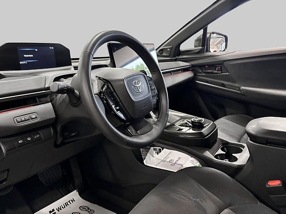 Toyota C-HR 13 of 24