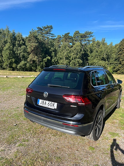 Volkswagen Tiguan 3 of 9