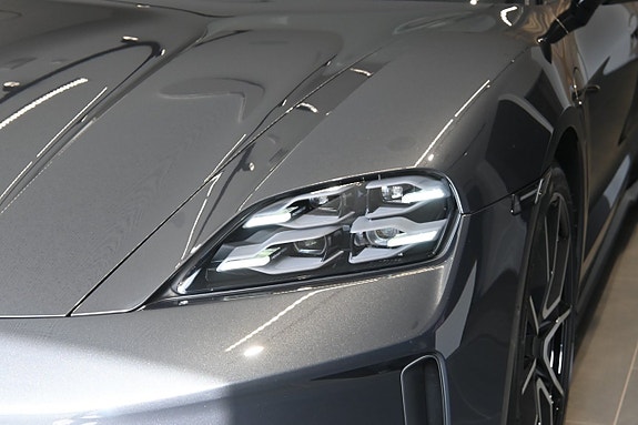 Porsche Taycan 4S 3 of 27