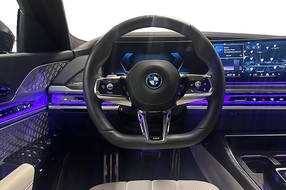 BMW i7 9 of 24