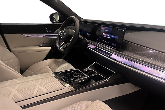 BMW i7 6 of 24