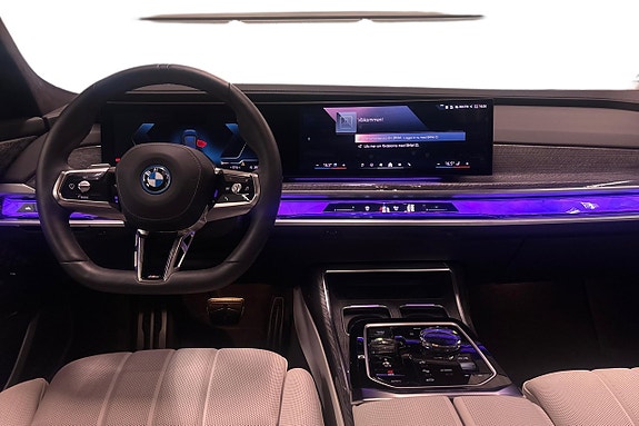 BMW i7 8 of 24