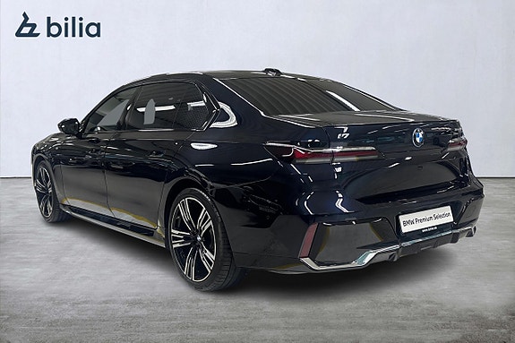 BMW i7 2 of 24