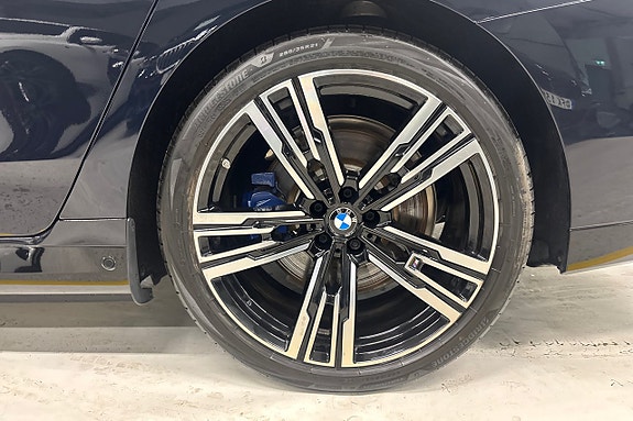 BMW i7 21 of 24