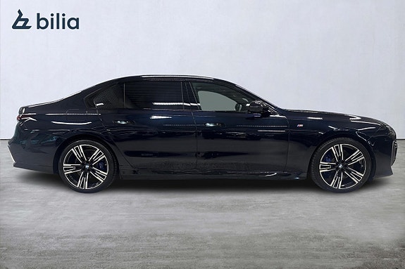 BMW i7 22 of 24