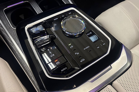 BMW i7 11 of 24