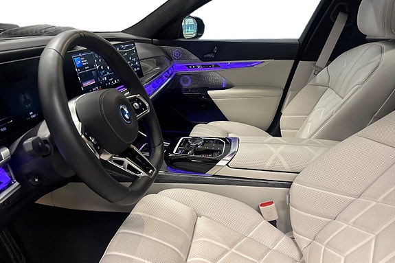 BMW i7 15 of 24