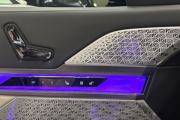 BMW i7 12 of 24