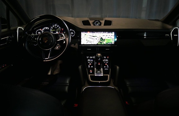 Porsche Cayenne 9 of 25