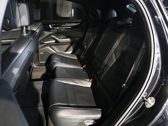 Porsche Cayenne 8 of 25