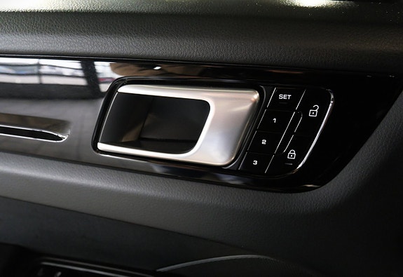 Porsche Cayenne 17 of 25