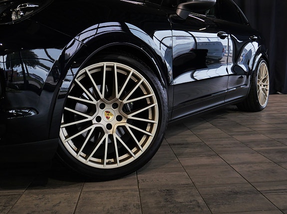 Porsche Cayenne 5 of 25