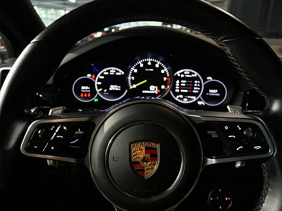Porsche Cayenne 10 of 25