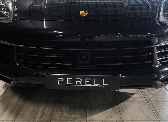Porsche Cayenne 25 of 25