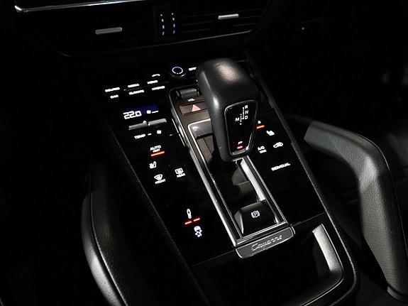 Porsche Cayenne 15 of 25
