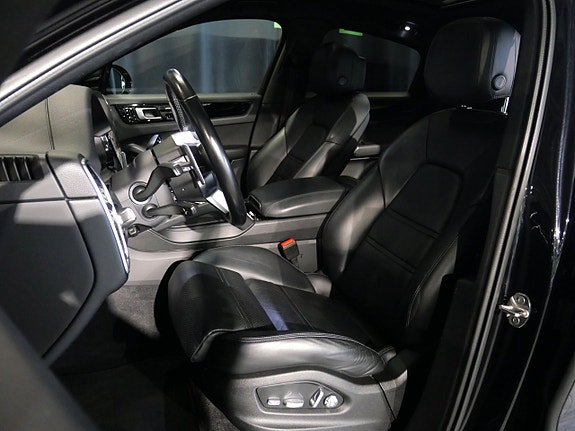 Porsche Cayenne 7 of 25