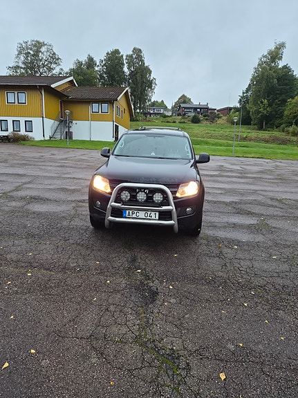 Volkswagen Amarok 2 of 9