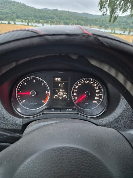 Volkswagen Amarok 9 of 9