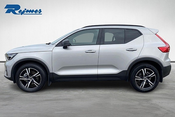 Volvo XC40 3 of 19