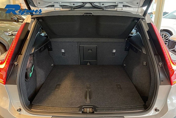 Volvo XC40 14 of 19