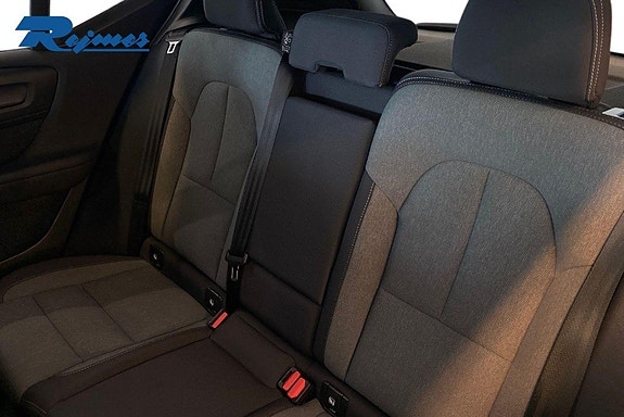 Volvo XC40 12 of 19
