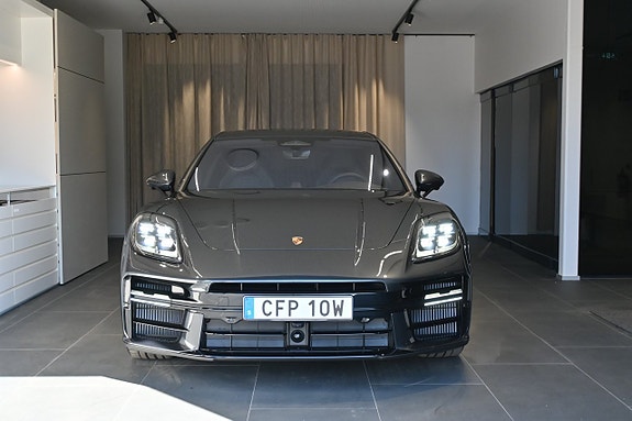 Porsche Panamera 4S 2 of 24