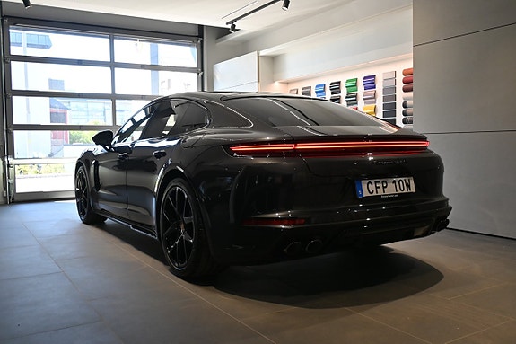 Porsche Panamera 4S 4 of 24