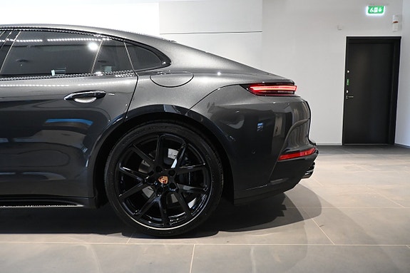 Porsche Panamera 4S 5 of 24