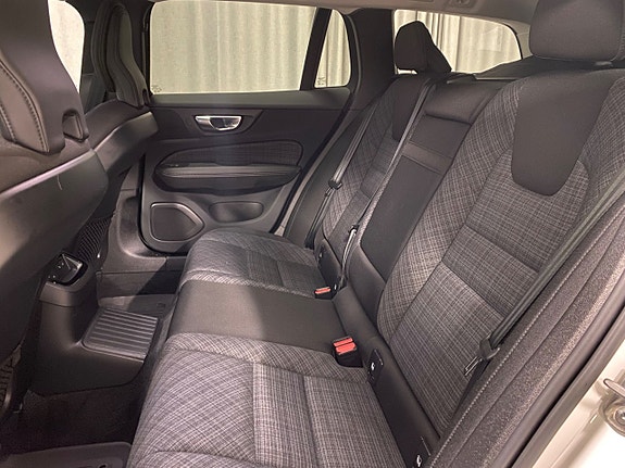 Volvo V60 8 of 23
