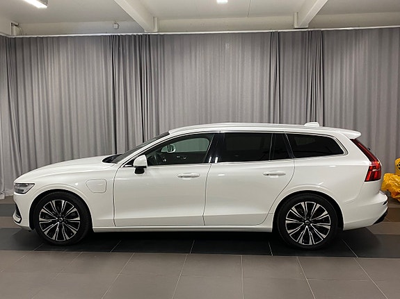 Volvo V60 2 of 23