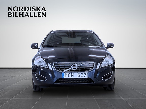 Volvo V60 2 of 15