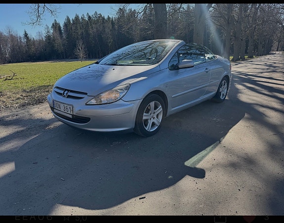 Peugeot 307 CC 2 of 8