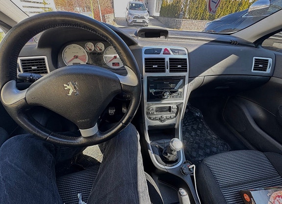 Peugeot 307 CC 6 of 8