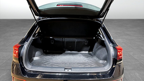 Volkswagen T-Roc 12 of 19