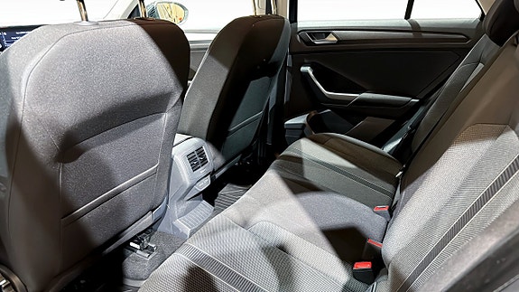 Volkswagen T-Roc 11 of 19